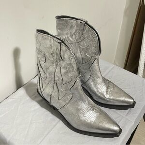 FREE PEOPLE WOMEN'S WAY OUT WEST METALLIC WESTERN BOOTS - SNIP TOE size 8.5US